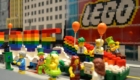 Παιχνίδι LEGO που δίνει την δυνατότητα αναπαράστασης παρέλασης GAY PRIDE σε ανήλικα παιδιά. Κατά τα άλλα η δανέζικη εταιρεία θεωρεί επικίνδυνο το BLOCK 19 γιατί δίνει ιδέες οπλοκατοχής. Φαίνεται οι άλλες ιδέες των GAY PRIDE είναι θεμιτές...