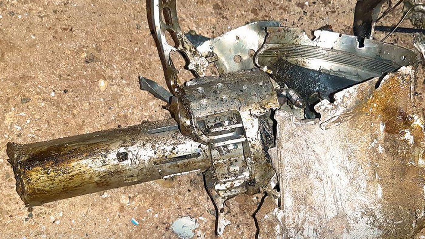 Τα απομεινάρια του πυραύλου R9X. Διακρίνεται το σώμα και τα υπολείμματα των λεπίδων. Ο πύραυλος δεν εκρήγνυται. 